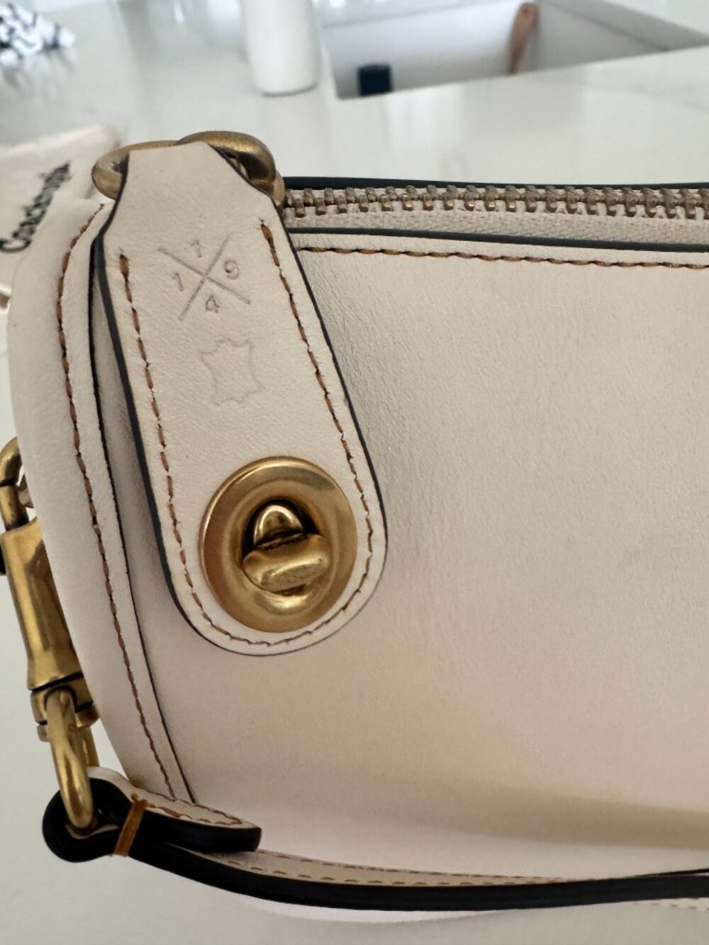 Coach Swinger Handbag - Picture 3 of 9